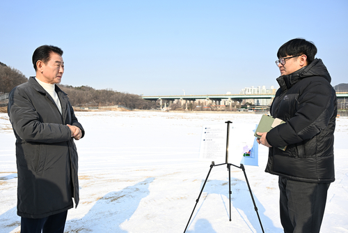 김동근 의정부시장(왼쪽) 14일 캠프 잭슨 현장 점검