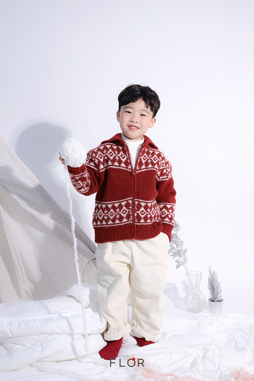 플로르 방송제작사, 2026 겨울 화보 공개… 모델 성연지·손지우가 전하는 '온기가 머무는 겨울'