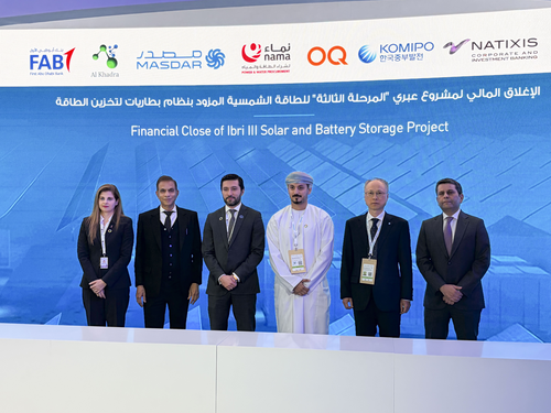 15일(목) 이종국 한국중부발전 기획관리본부장(오른쪽에서 두번째)이 UAE 아부다비에서 오만 이브리 3 태양광 • BESS 발전사업 금융조달 계약을 체결하