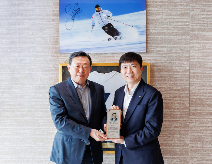 신동빈 롯데 회장(왼쪽), 유승민 대한체육회장