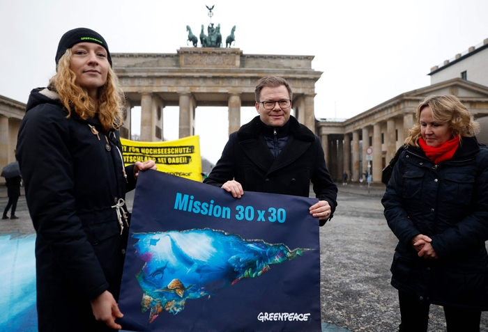 GERMANY-POLITICS-ENVIRONMENT-HIGH SEAS-DEMO