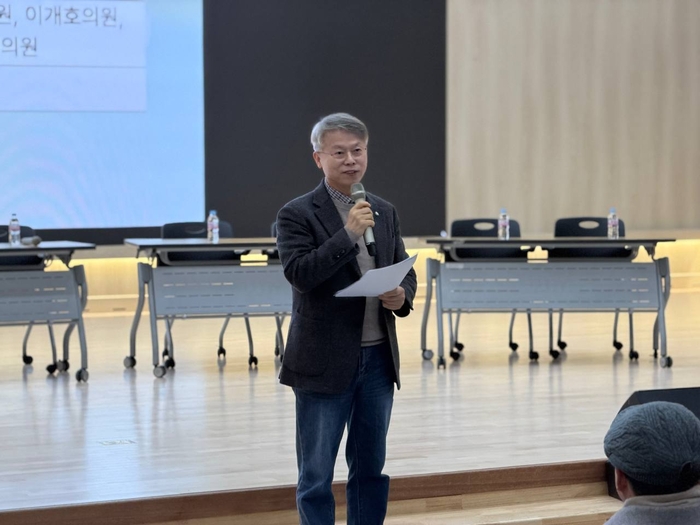 민형배 “전화기 털어라, 광주시 공무원 연수는 특정 업체로