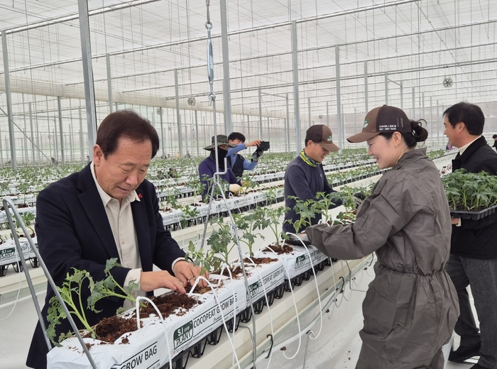 봉화군, 임대형 스마트팜 본격 가동