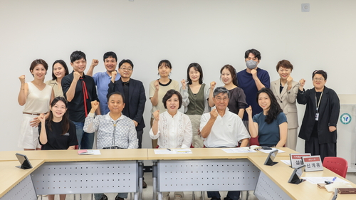 신계용 과천시장(왼쪽 세번째) 2025년 상반기 SNS시민기자단 간담회 주재