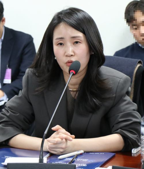 강연주 산업통상부 산업자원안보실 과장20일 서울 여의도 국회의원회관에서 열린 '북극항로와 에너지 안보의 기회' 세미나 패널토론에 참석, 발언