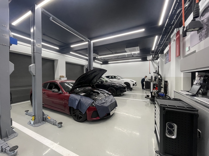 마세라티 판교 서비스센터 1층에 위치한 차량 정비고. 사진=박지성 기자