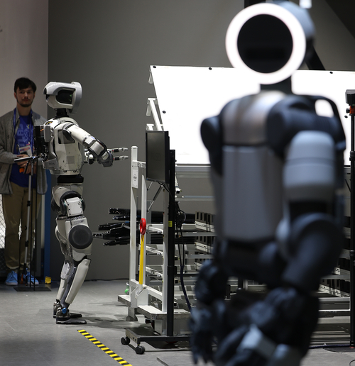 이동하는 아틀라스