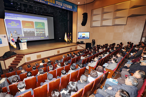 26일 오전 전남 무안군승달문화예술회관에서 '광주·전남 행정·교육 통합 무안군 도민공청회'가 열리고 있다