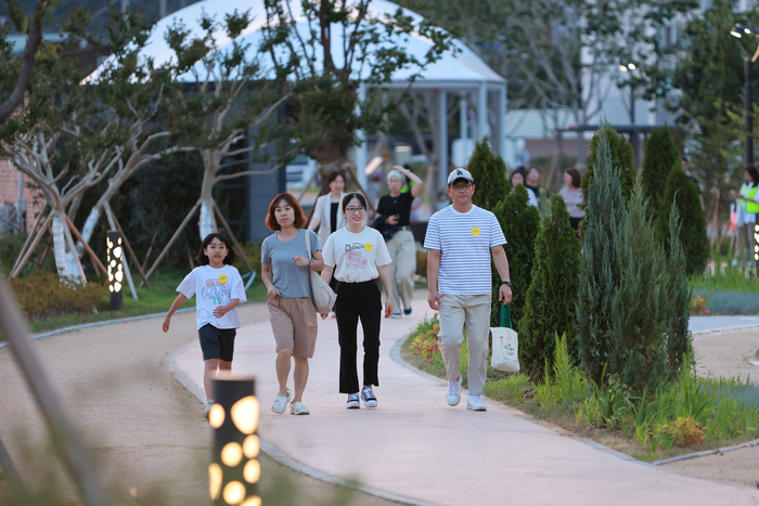 폐철길과 제방, 걷고 쉬는 생활형 힐링 공간으로