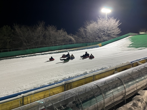 김포시 야간 개장 츠로그램 '눈 내리는 은빛 썰매장' 운영 모습