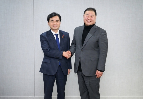 김경일 파주시장-안규백 국방부 장관(왼쪽)