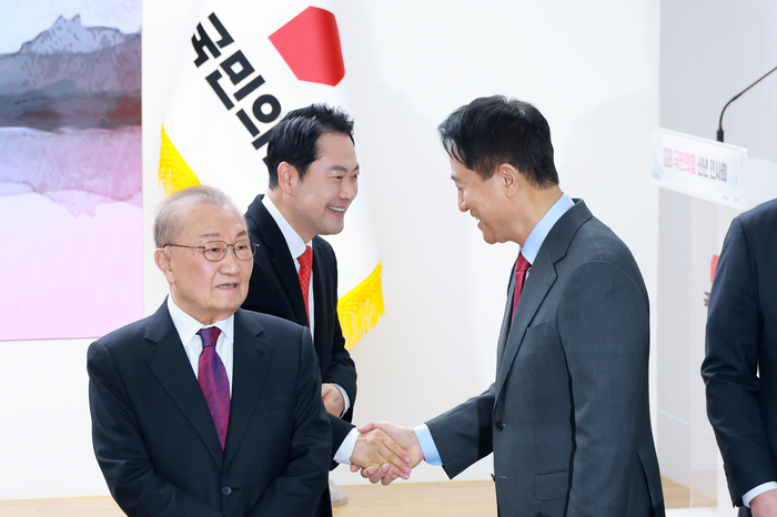 인사 나누는 장동혁 대표와 오세훈 서울시장