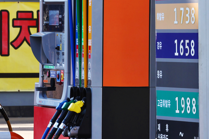 국내 주유소 기름값 6주 연속 하락세…다음 주도 떨어지나