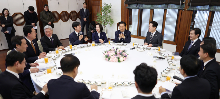 화기애애한 당 지도부 초청 오찬 간담회