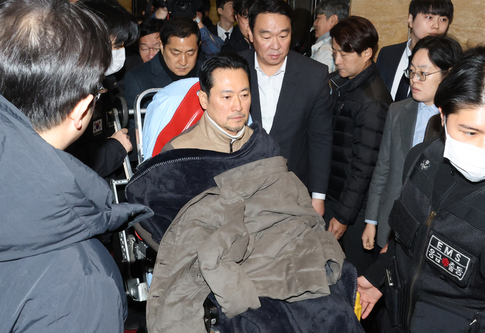 단식 8일 만에 건강 악화로 이송되는 국민의힘 장동혁 대표
