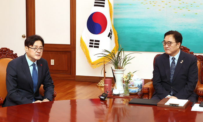 우원식 국회의장 예방한 홍익표 정무수석