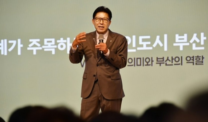 박형준 부산시장이 3일 “'모든 직원이 디자이너'라는 슬로건 아래, 디자인적 사고(Design Thinking)를 행정에 접목해야 시민이 체감하는 변화를 만들 수