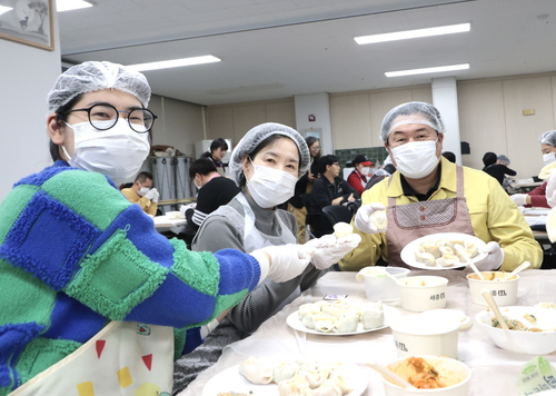 임병택 시흥시장 5일 '2026 설맞이 복 만두 만들기' 참여
