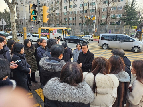 권주홍 안양시 옴부즈만 위원장 1월14일 안양시 공무원-경찰과 함께 신호체계 개선 방안 논의