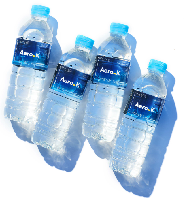 에어로케이항공이 마뗑킴과 콜라보한 PB 생수. 사진=에어로케이항공 제공