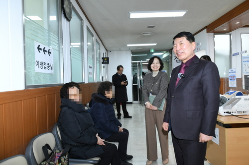 백경현 구리시장 9일 대상포진 무료 예방접종 현장 점검