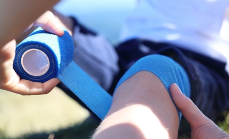 부상 부위를 너무 압박하면 오히려 역효과가 난다. 사진=바른세상병원 블로그