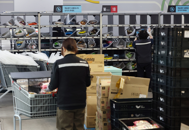 '대형마트 새벽배송 허용' 유통산업법 개정 추진