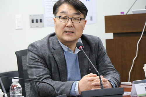 문양택 기후부 전력산업정책과장이 12일 서울 여의도 국회의원회관에서 열린 '제8회 대한민국 에너지시설 안전포럼' 패널토론에서 발언하고 있다.