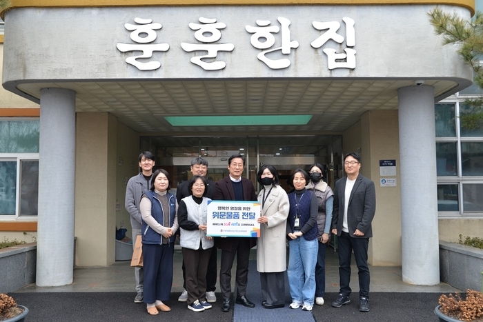 익산교육지원청, 설 명절 앞두고 사회복지시설·보훈가족에 위문품 전달