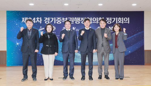 왼쪽부터 안치권 의왕시 부시장, 신계용 과천시장, 최대호 안양시장, 이민근 안산시장, 하은호 군포시장, 최혜민 광명시 부시장