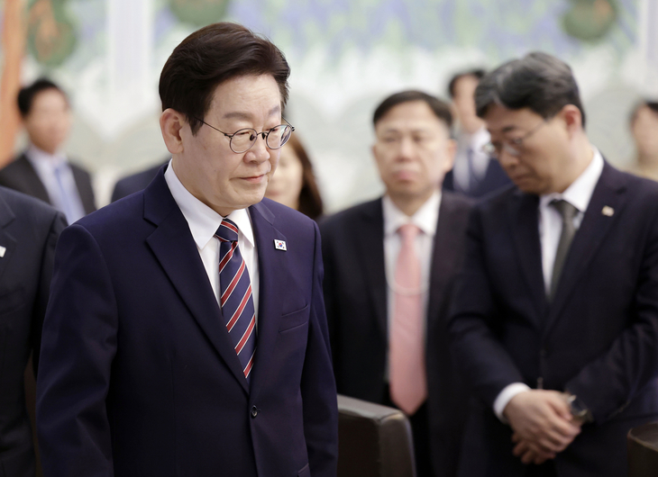 수석보좌관회의 참석하는 이재명 대통령