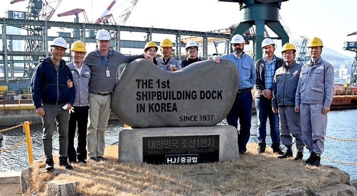 HJ중공업은 “12일 미 해군 해상수송사령부(MSC) 선박관리국 짐 굿하트 부국장 등 관계자 6명이 MRO 공사가 진행 중인 군수지원함 '아멜리아 에어하트'