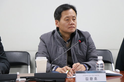 김광호 전력거래소 정보기술처장이 12일 서울 여의도 국회의원회관에서 열린 '제8회 대한민국 에너지시설 안전포럼' 패널토론에서 발언하고 있다.