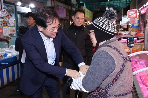 이동환 고양특례시장 12일 설맞이 일산전통시장 방문