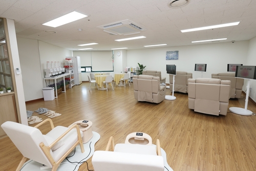 부천시 삼정종합사회복지관 내 '부천 온편의점' 내부 전경