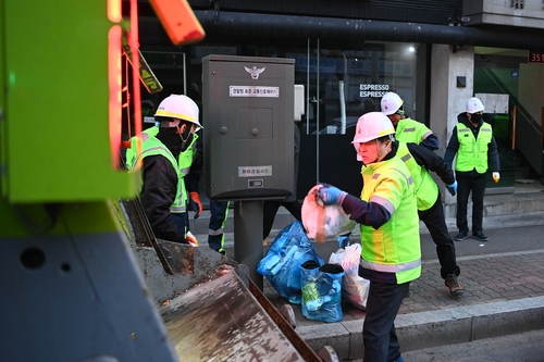 조용익 부천시장 20일 새벽 현장 노동자와 함께 설 연휴 생활쓰레기 수거