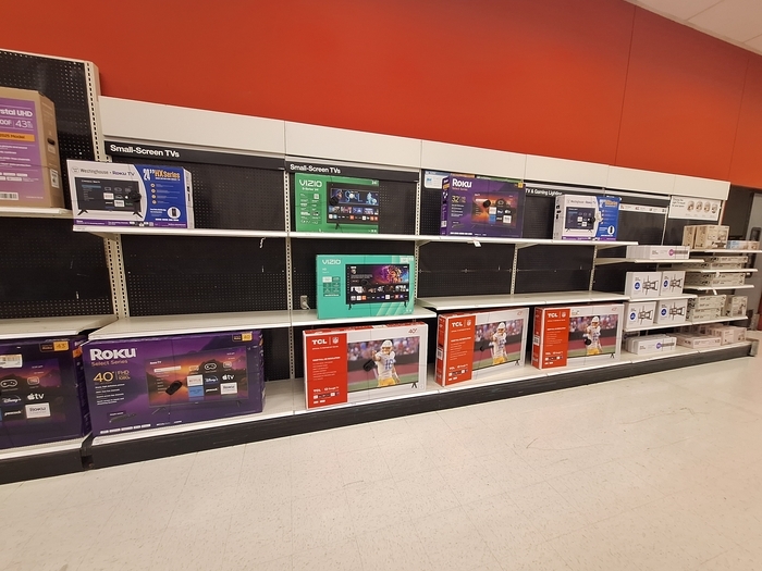 미국 LA에 있는 타깃 매장 내에 TCL, ROKU 등 중국산 TV가 대거 전시돼 있다. 사진=여헌우 기자.
