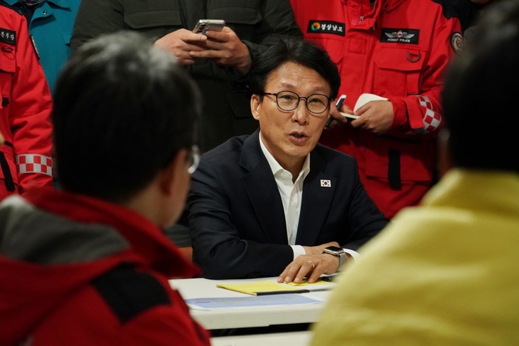 함양 산불 현장 긴급 방문한 김민석 총리