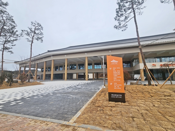 공주 백제문화전당 27일 개관…비단뜰 전시장·290석 공연장 갖춰