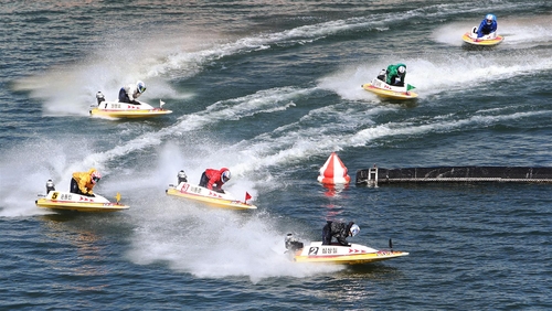 하남 미사경정장에서 출전 선수들 2턴마크에서 경합