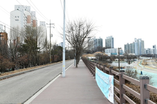 구리시 왕숙천 제방 내 관망 산책로
