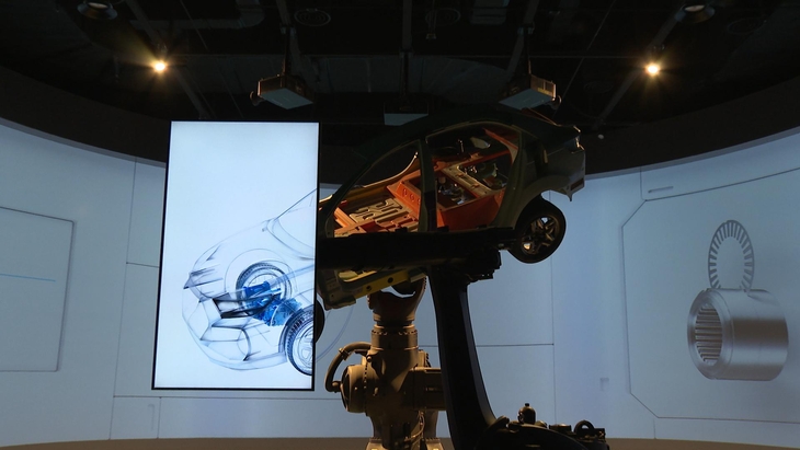 포스코 파크(Park)1538 광양 제품전시 공간에 하이퍼(Hyper) NO가 적용된 자동차 모형이 전시된 모습.