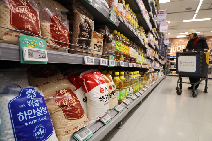 대통령 물가지적에 제당·제분사, 설탕·밀가루 가격 줄줄이 인하