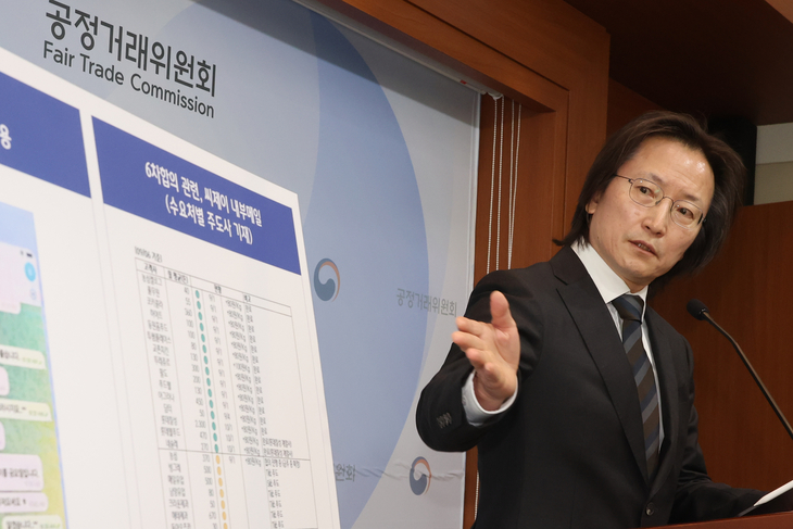 '설탕 담합' 사건 심의결과 설명하는 주병기 공정위원장