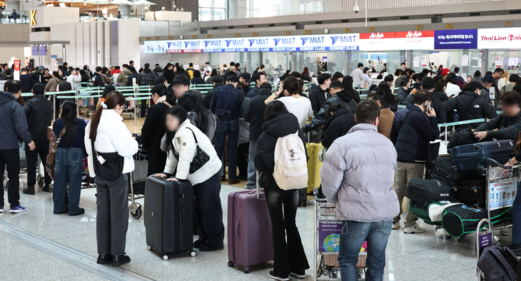 설 연휴 맞아 떠나는 사람들