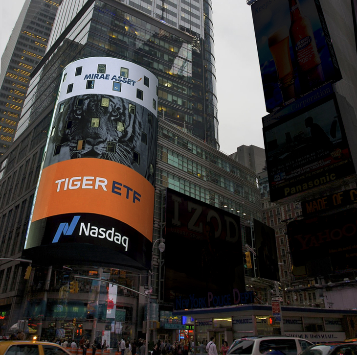 나스닥 타워에 붙은 'TIGER ETF'