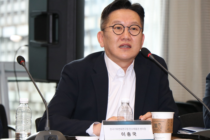 26일 서울 여의도 FKI타워에서 열린 '제11회 탄소시장과 무역경쟁력 세미나' 종합 토론에서 이충국 한국기후변화연구원 탄소배출권 센터장이 발언하