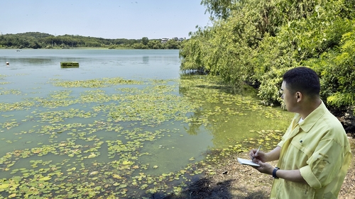 한채훈 의왕시의회 의원 왕송호수 녹조 현장 방문