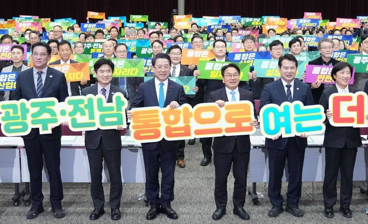 삼일절 국회 통과한 '전남광주통합특별법'…김영록·강기정 “대통합 시대 개막