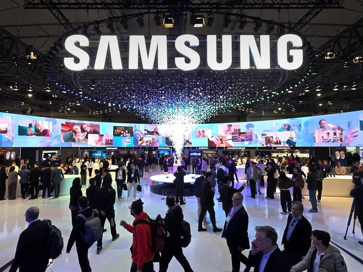 스페인 바르셀로나에서 개막한 MWC26에 참여한 삼성전자 부스 모습